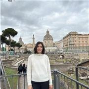 studentessa laurea magistrale impartisce lezioni privante in materie economiche